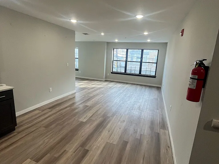 77 Park Ave #213 — Photo 3