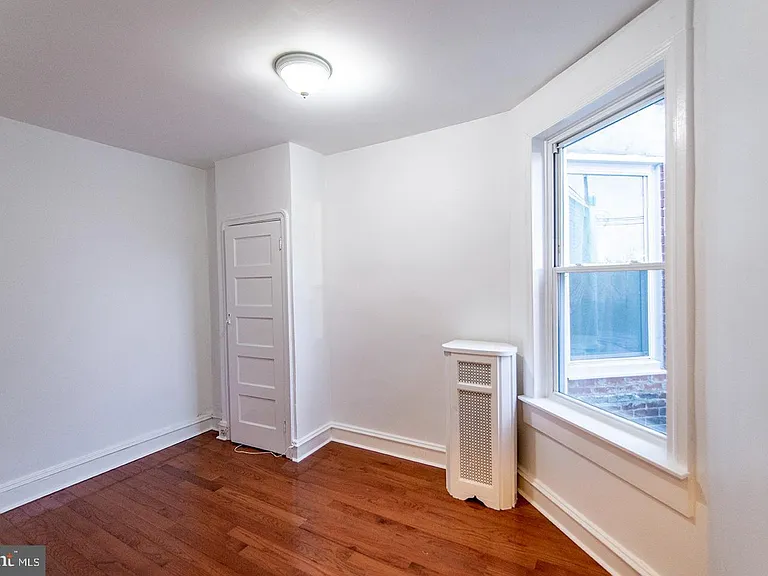 2306 E Cambria St — Photo 10