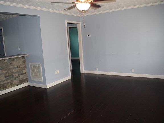 2nd image of 814 Moss Ln