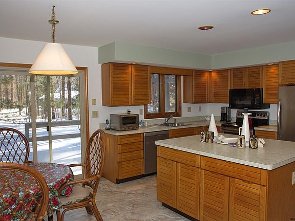 5th image of 6 Shadowbrook Dr