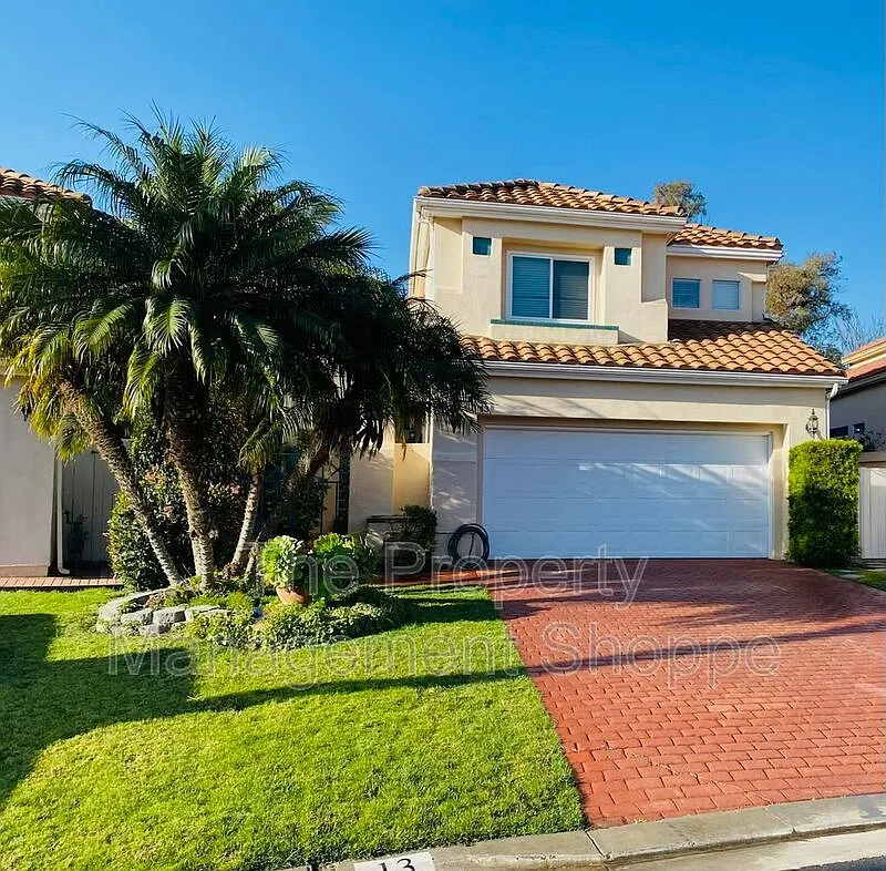 4 bed, 2.0 bath, 2004 sqft, $4,400 — Photo 1