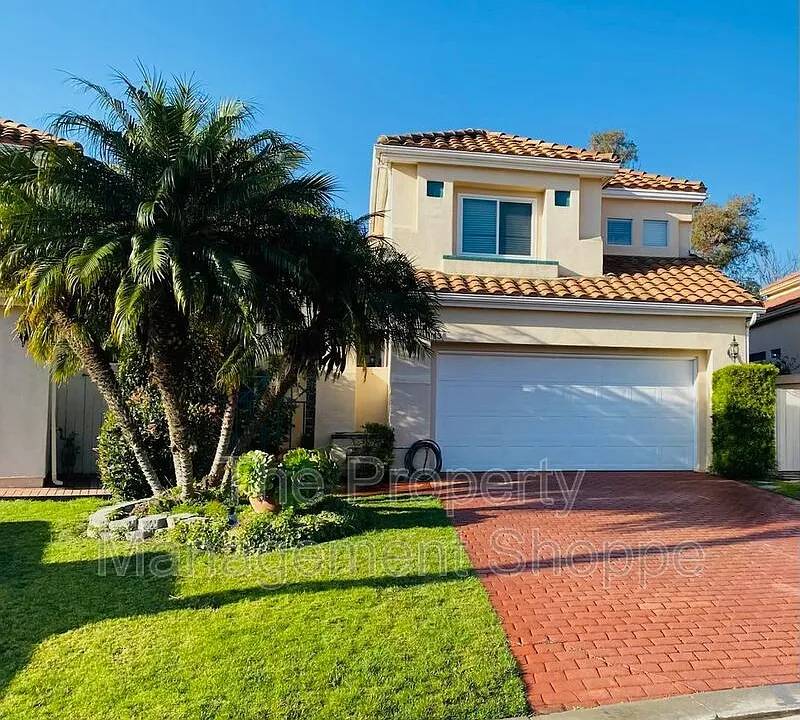 13 Azusa Ave