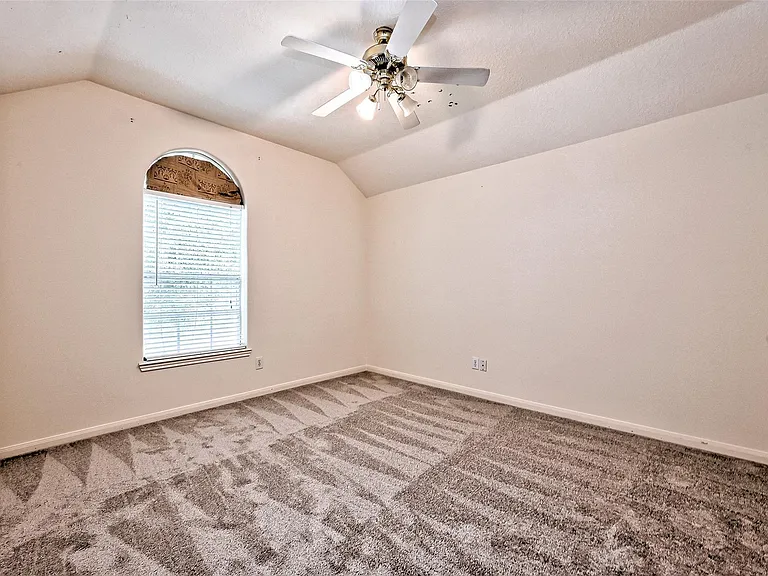 6806 Rhodes Ct — Photo 31