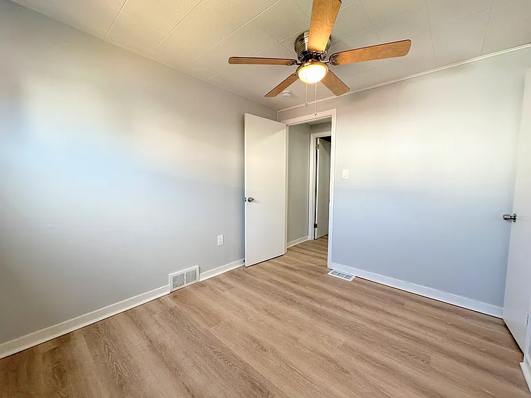 209 Mary St — Photo 19