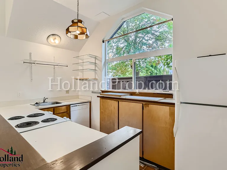 1719 Main St #1 — Photo 7