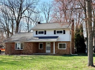 293 Hickory Place Dr, Columbiaville, MI 48421