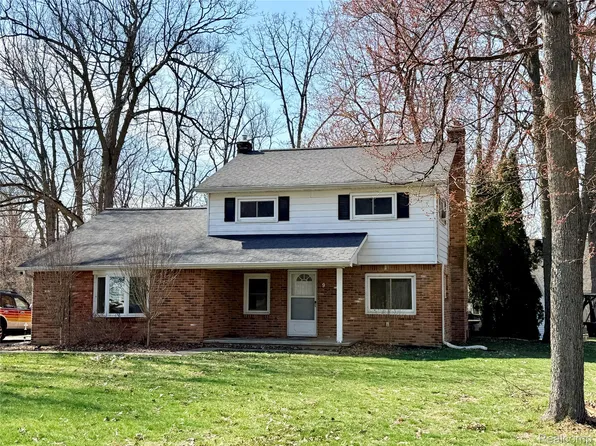 293 Hickory Place Dr, Columbiaville, MI 48421