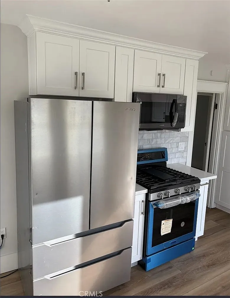 3 bed, 1200 sqft, $1,700 — Photo 2