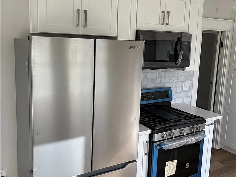 277 N Orange St — Photo 2