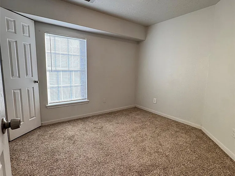 15931 Winston Point Ln — Photo 8