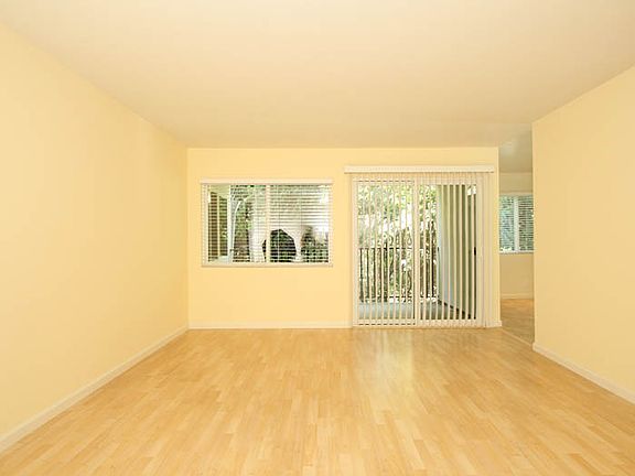 3rd image of 120 E Creek Dr APT 9A