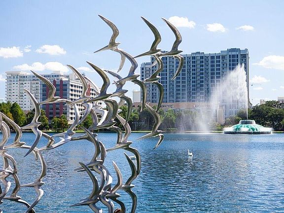 5th image of 613 E Ridgewood St APT 8