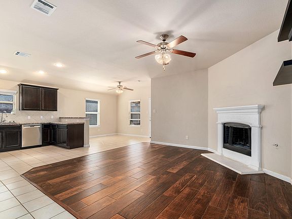 3rd image of 407 Dartmouth Dr