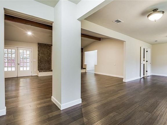 5th image of 2601 Pin Oak Ln