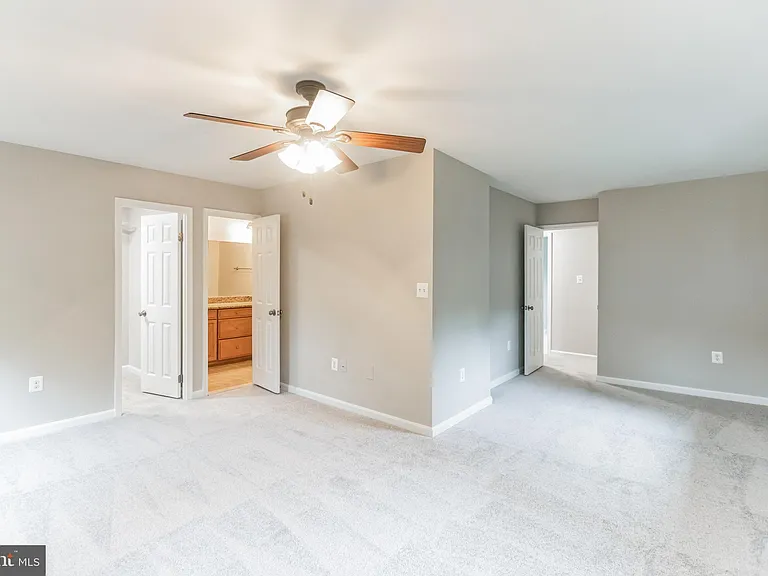 5335 Lake Cove Ct — Photo 14