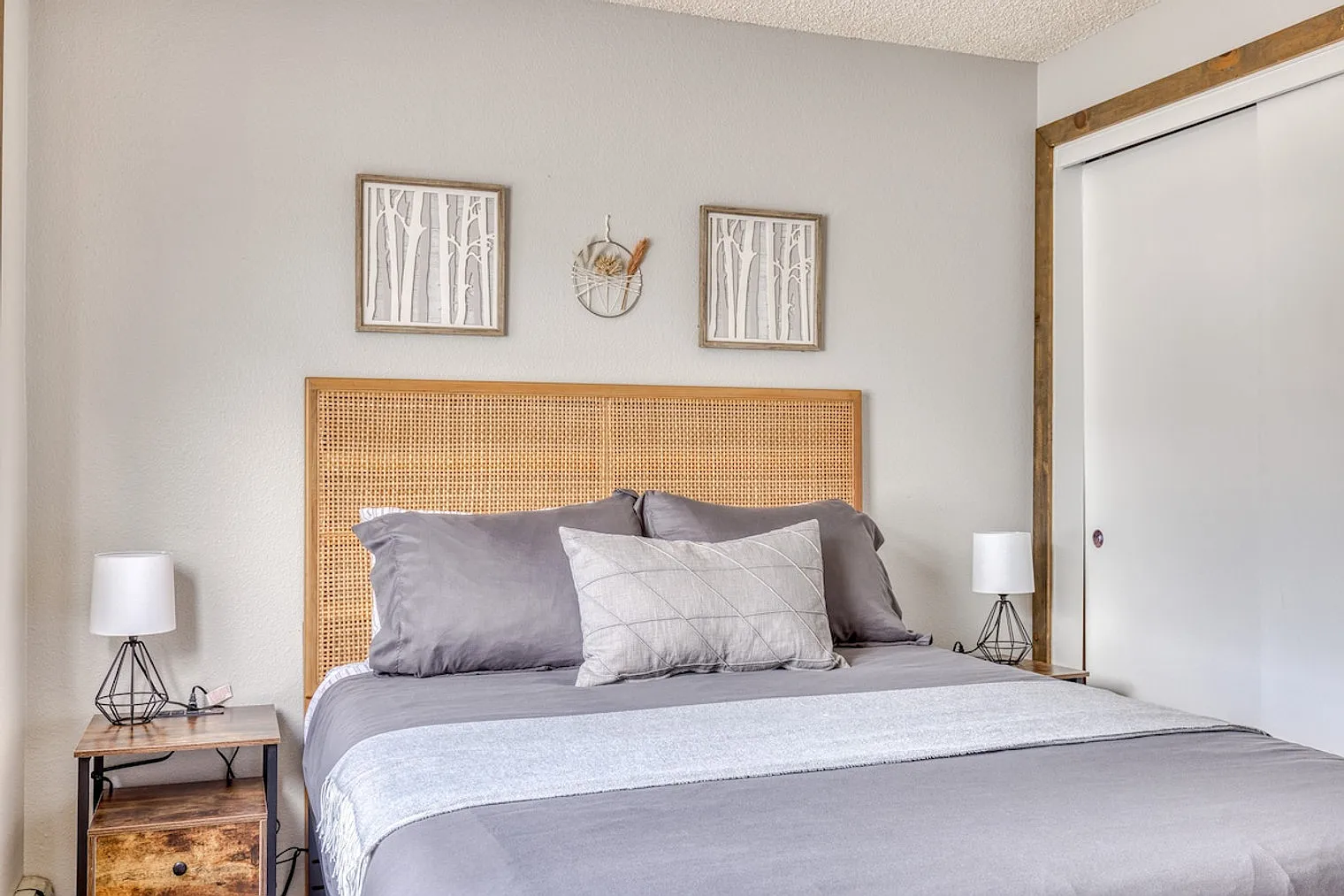 1 bed, 1.0 bath, 699 sqft, $3,572 — Photo 3