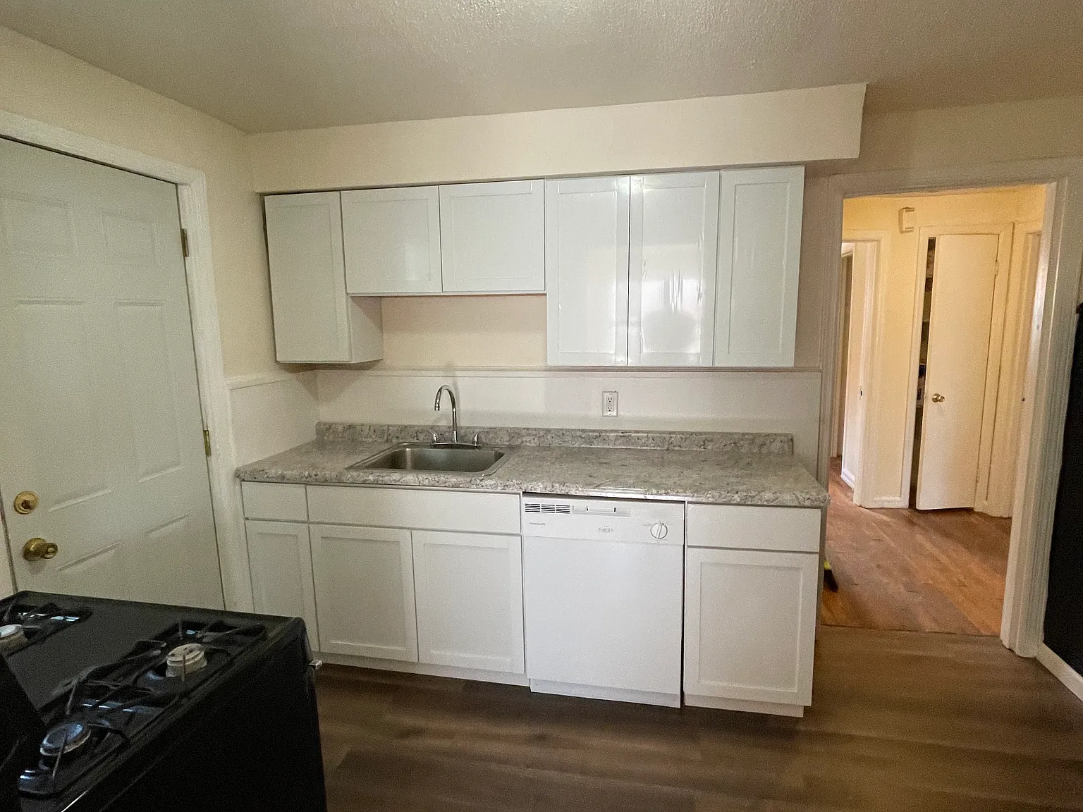 2 bed, 900 sqft, $1,350 — Photo 3