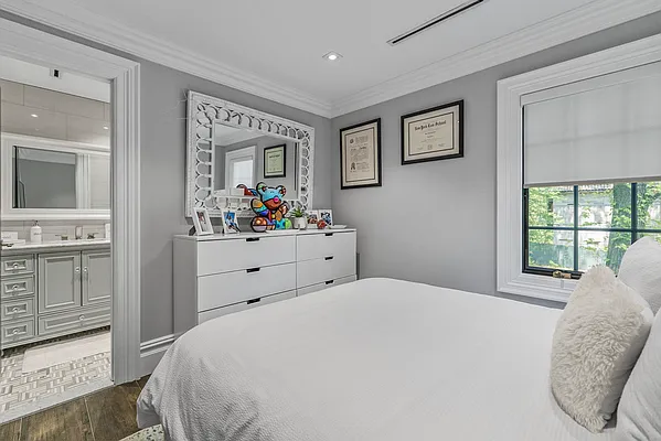 Sold by PRENDAMANO REAL ESTATE | media 39