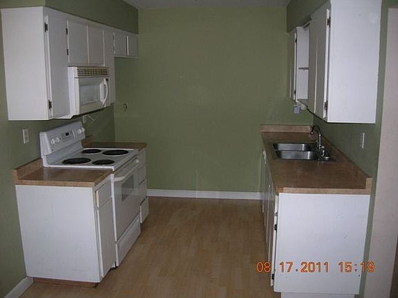 3rd image of 1302 Elm St