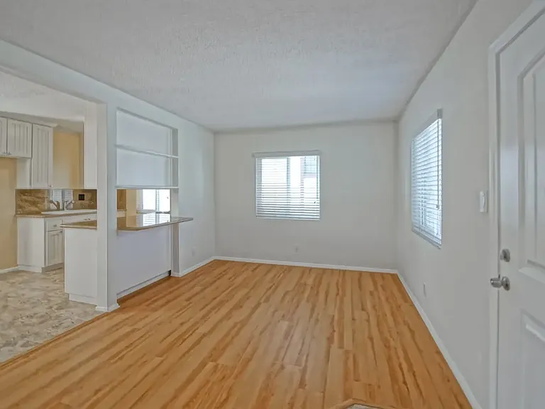 1815 Clark Ln — Photo 6