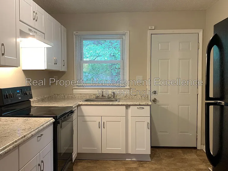 410 Lamont St — Photo 4