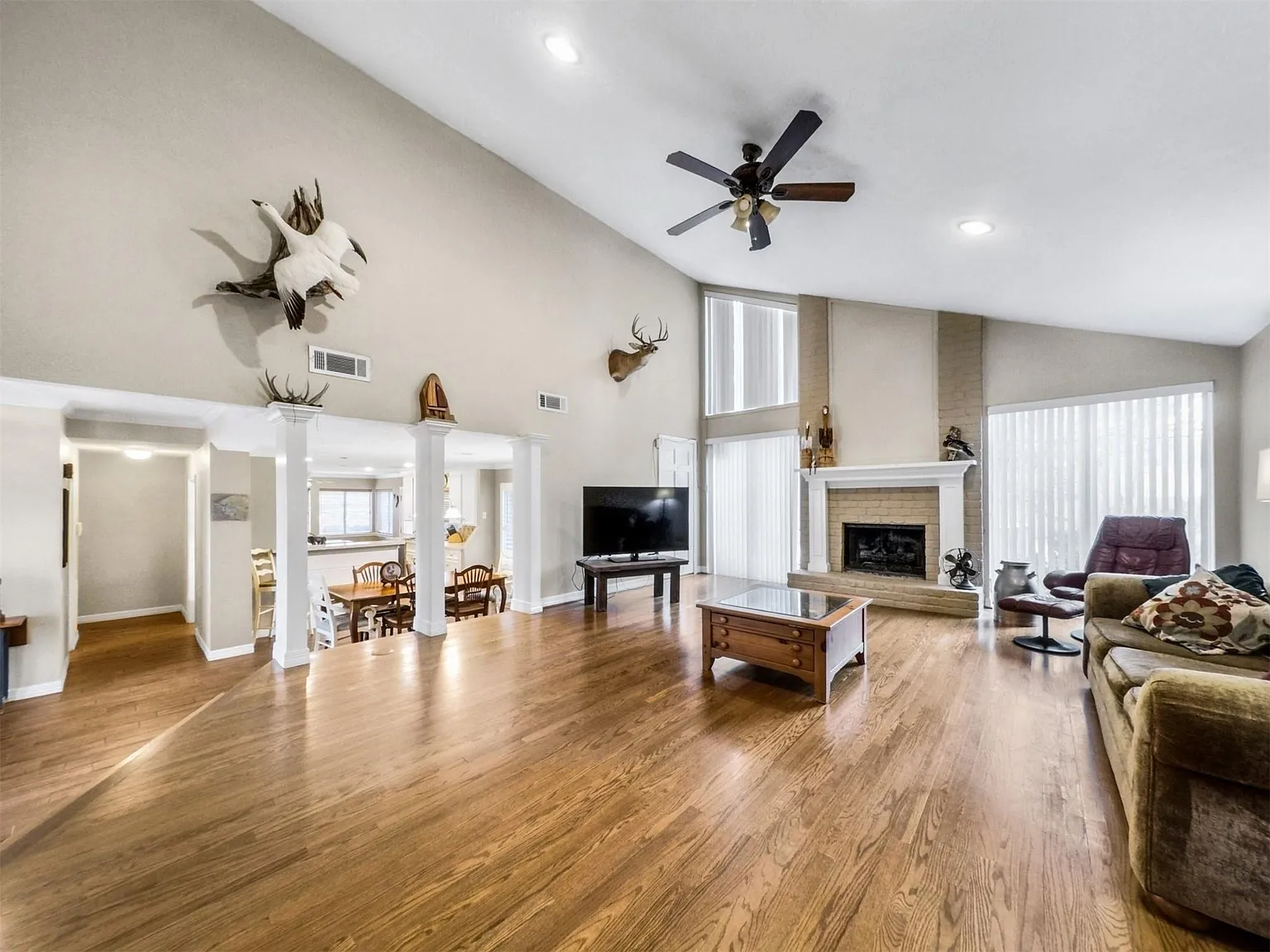 4 bed, 2.5 bath, 2240 sqft, $2,675 — Photo 3