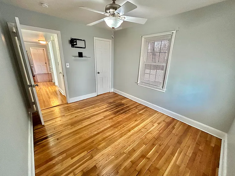 339 Glenwood Ave — Photo 10