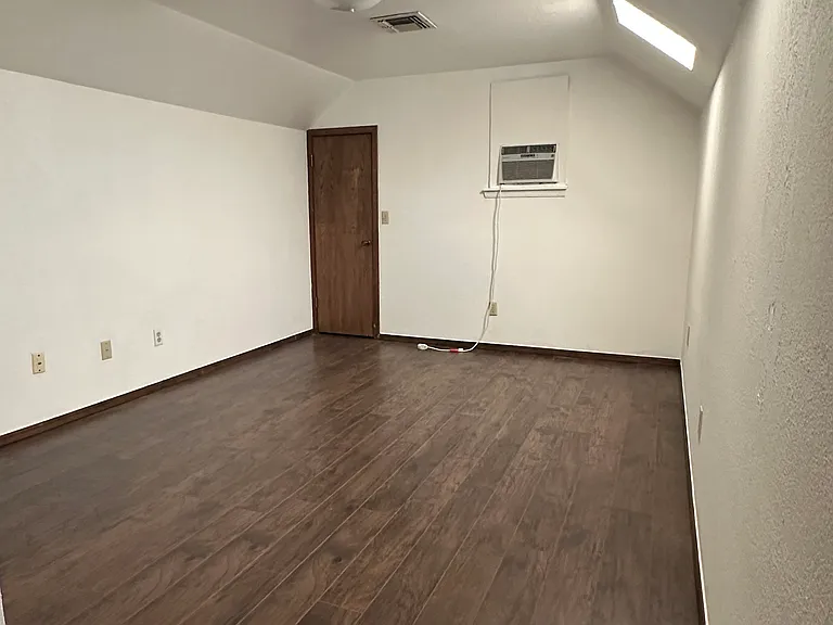 1145 Robin Hood Ln — Photo 24