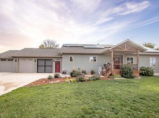 3113 Pinewood Dr, Spirit Lake, IA 51360