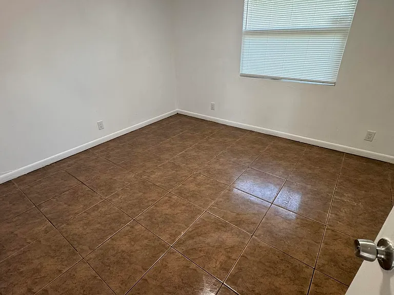 4356 Maine St #3 — Photo 8