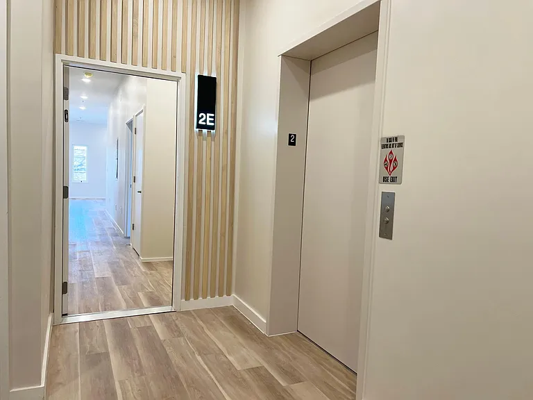 547 Winton Ter NE #2E — Photo 26