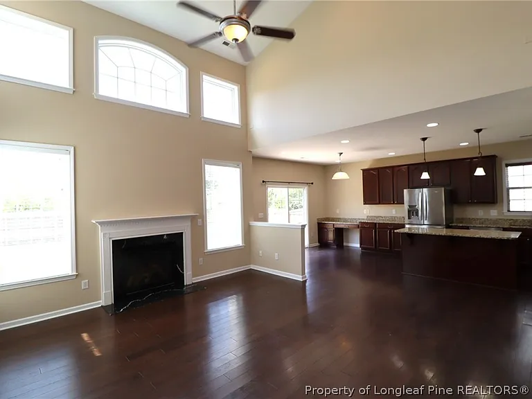 1015 Katie Ln — Photo 9