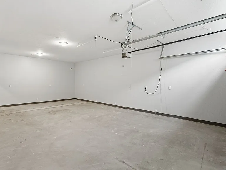 1004 9th Ave — Photo 16