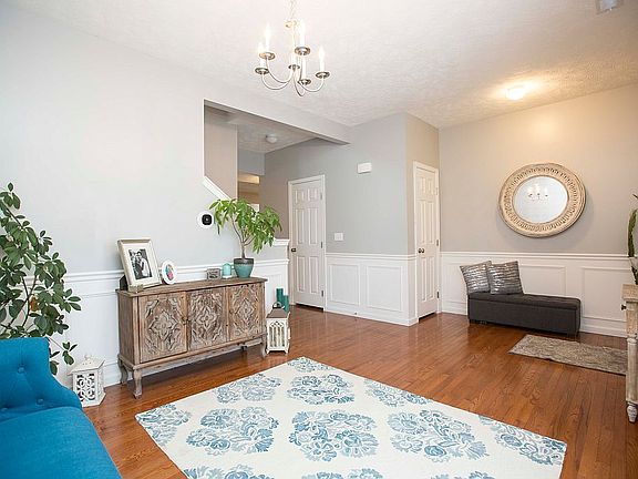 4th image of 9774 Creekside Way