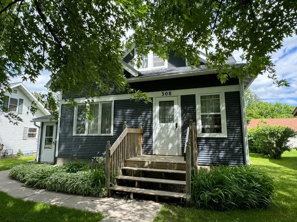 308 7th Ave NE, Roseau, MN 56751
