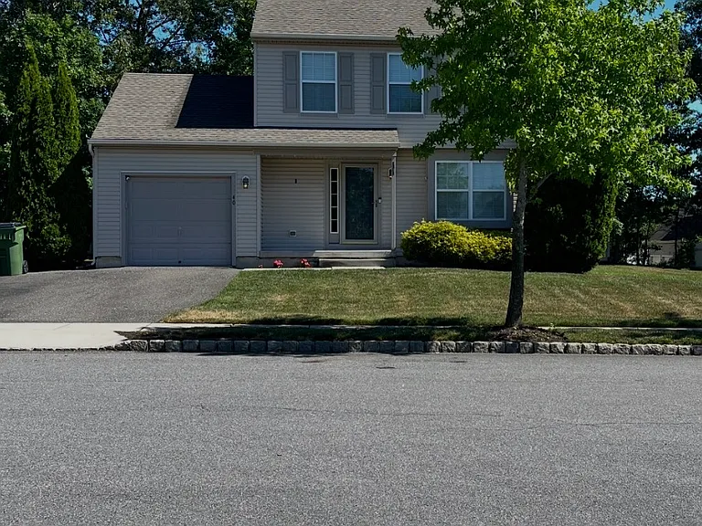 Fully renovated Single Family Home.
3 Full bedrooms,1 1/2 bathrooms with
attached garage and spacious backyard. Wonderful family neighborhood & close to good schools & recreational parks.
NO PETS - NO SMOKING permitted