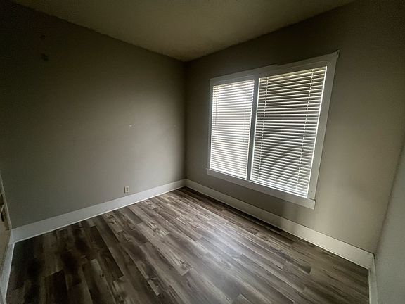 4th image of 711 W 11th St