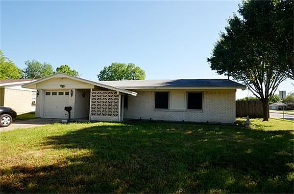 1st image of 2402 Luau St