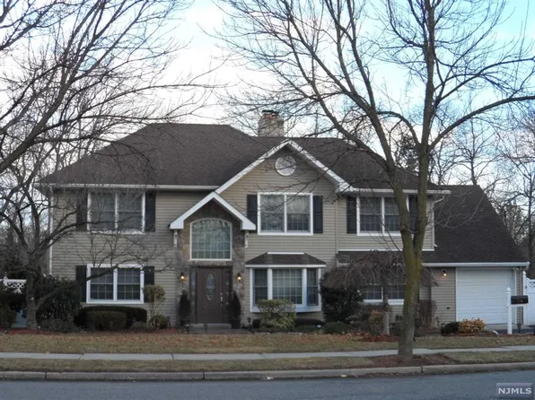 64 Spring Valley Rd, Paramus, NJ 07652