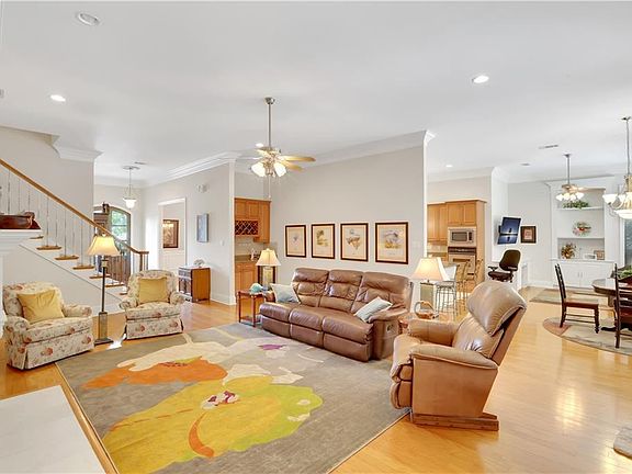 3rd image of 356 Aspen Ln