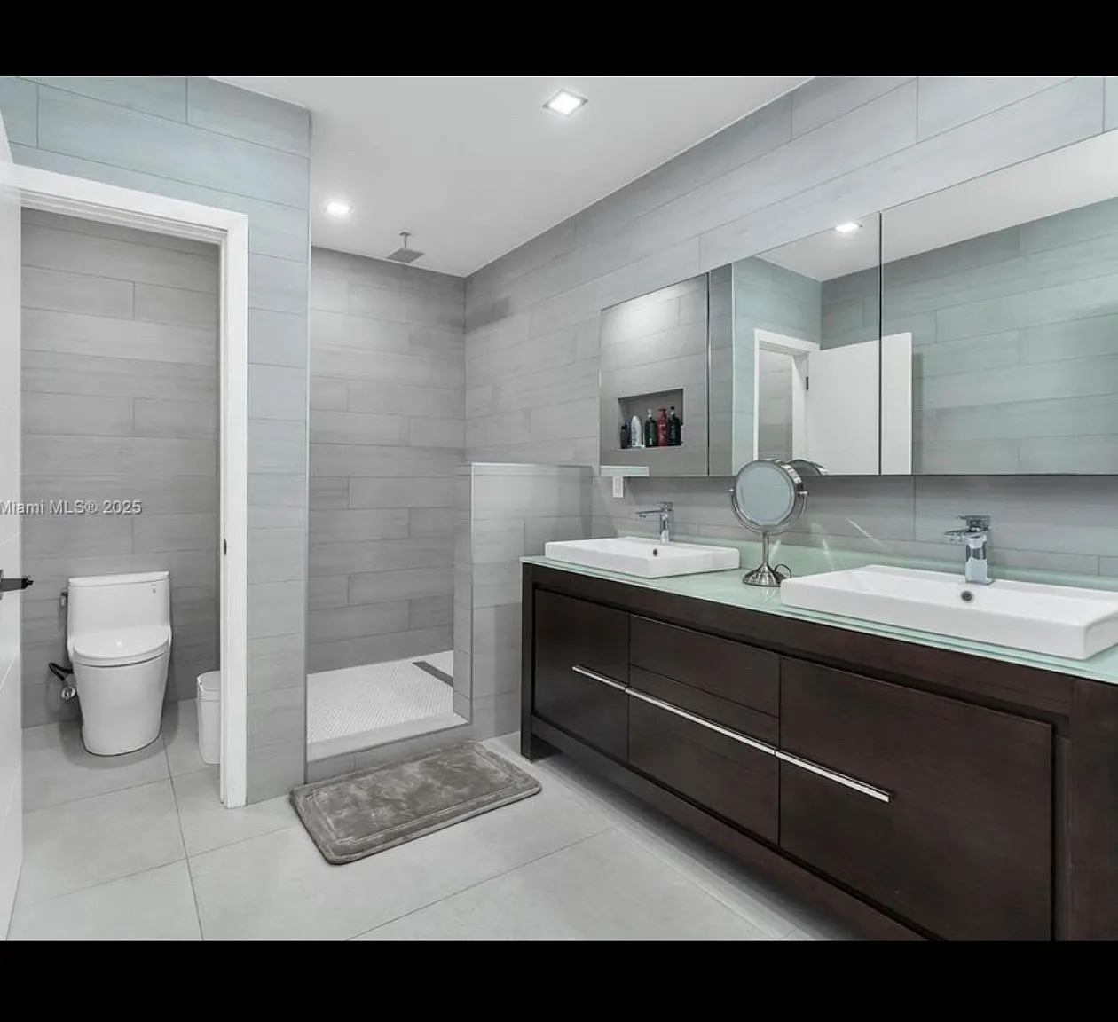 4 bed, 2571 sqft, $9,000 — Photo 2
