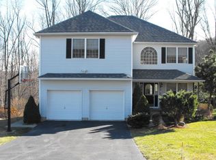 3 Boa Vista Dr, Lake Hopatcong, NJ 07849