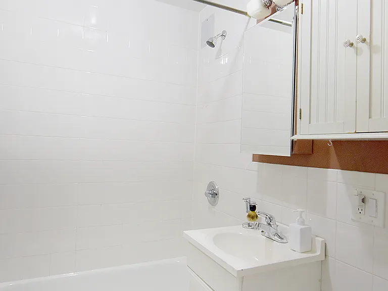 312 W 23rd St #1H — Photo 7