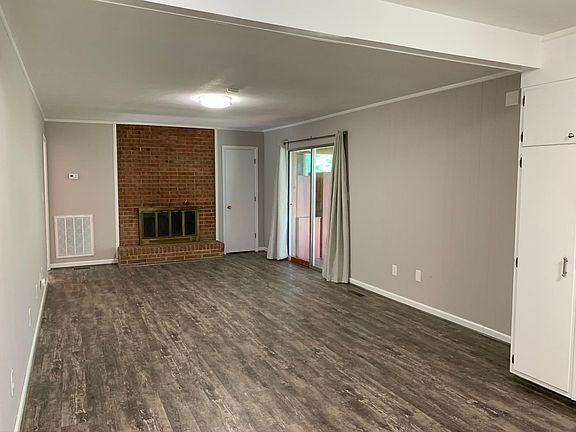 3rd image of 219 Highview Dr