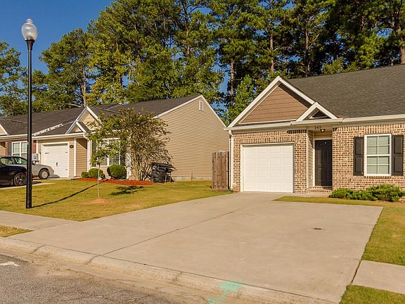 Well maintained landscape and exterior!