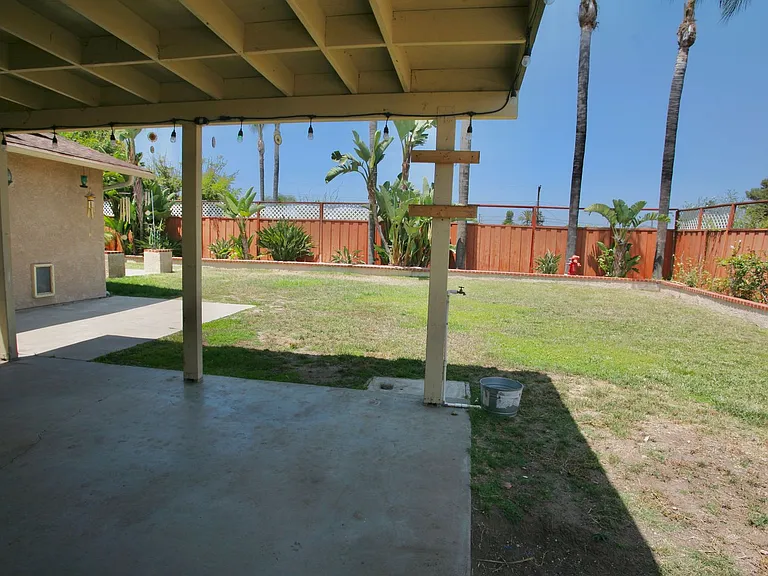 8334 Lake Ashwood Ave — Photo 16