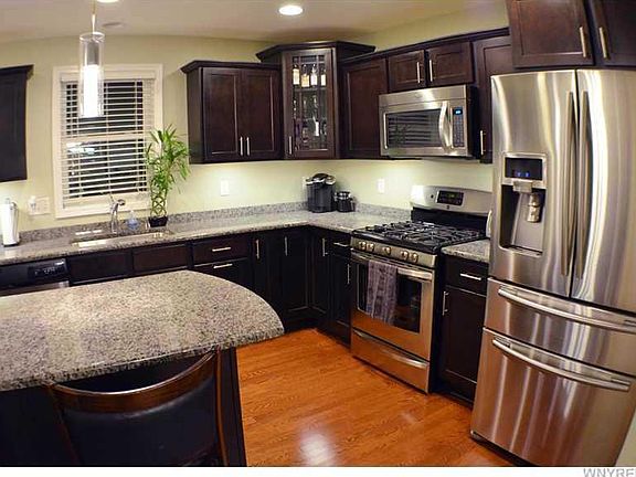 4th image of 147 Chancellor Ln