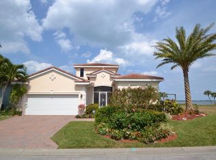 9512 Riverside Dr, Sebastian, FL 32958