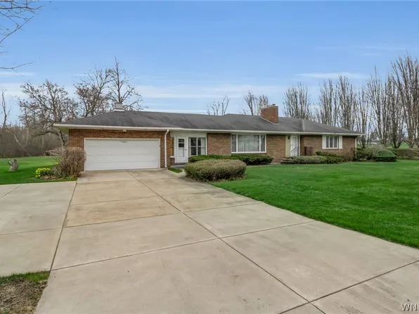 5153 Lake Shore Rd, Hamburg, NY 14075