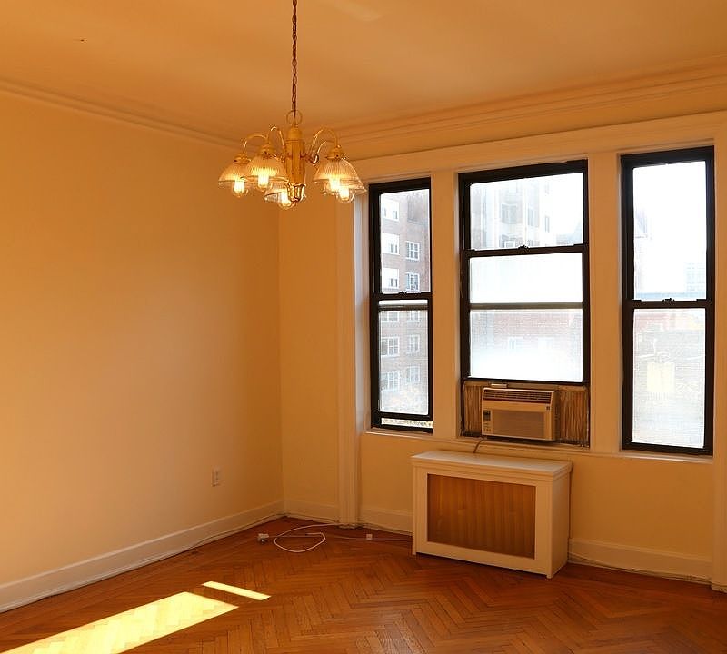 1st image of 34 Monroe Pl APT 5C